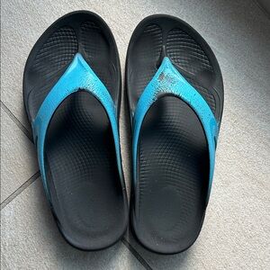 OOFOS Black and Teal Sandals